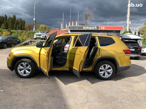 Volkswagen Atlas 2017 желтый - фото 20