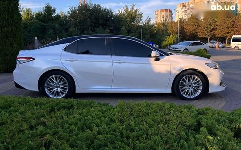 Toyota Camry 2019 - фото 8