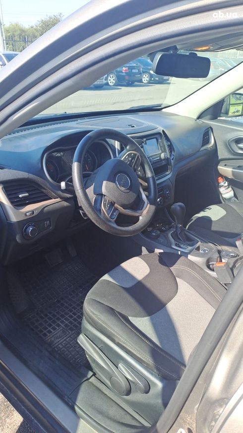 Jeep Cherokee 2017 серый - фото 12