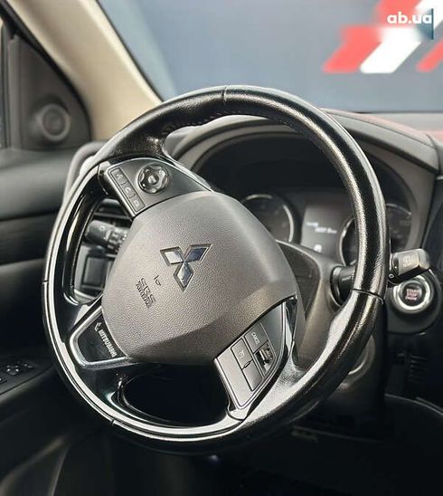 Mitsubishi Outlander 2016 - фото 11
