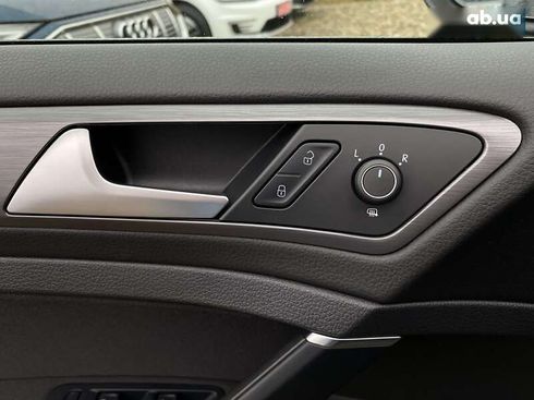 Volkswagen e-Golf 2020 - фото 24