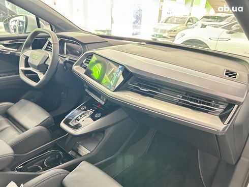 Audi Q4 e-tron 2023 серый - фото 8