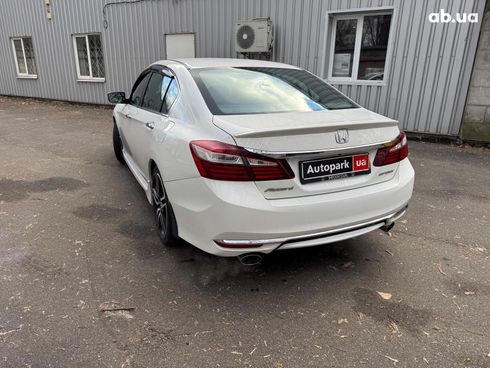 Honda Accord 2017 белый - фото 8