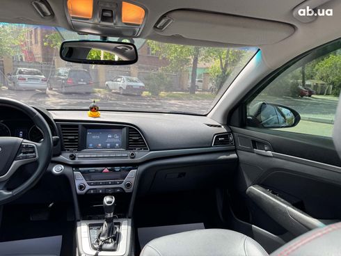 Hyundai Elantra 2016 серый - фото 17