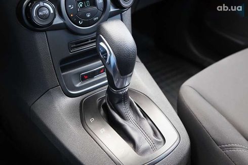 Ford Fiesta 2016 - фото 19