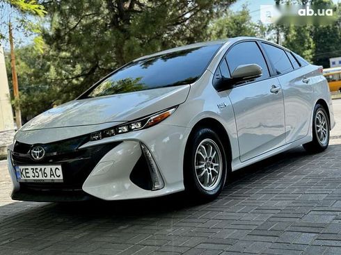 Toyota Prius 2022 - фото 2