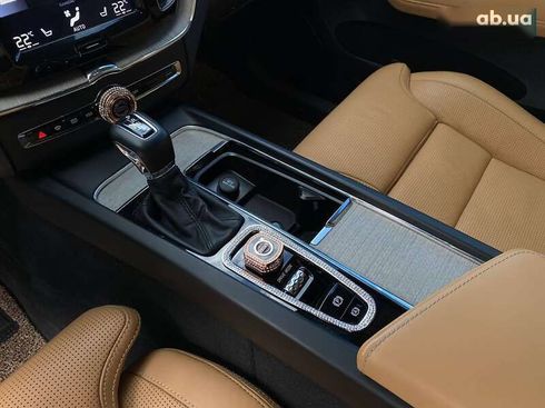 Volvo XC60 2019 - фото 14