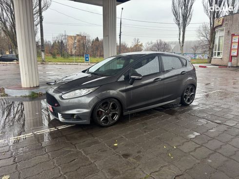 Ford Fiesta 2017 серый - фото 2