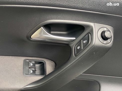 Volkswagen Polo 2015 белый - фото 13