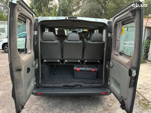 Renault Trafic 2005 серебристый - фото 6