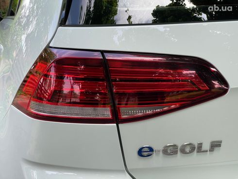 Volkswagen e-Golf 2017 белый - фото 17