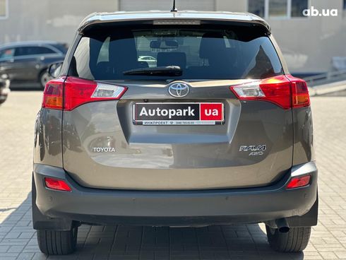 Toyota RAV4 2014 коричневый - фото 5