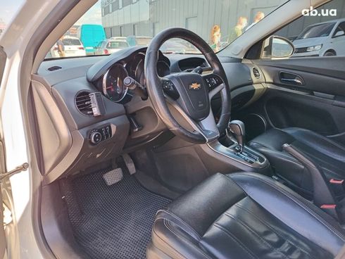 Chevrolet Cruze 2012 белый - фото 7