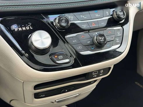 Chrysler Pacifica 2017 - фото 25