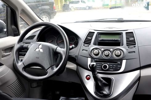 Mitsubishi Grandis 2008 - фото 30