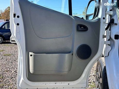 Renault Trafic 2011 - фото 11