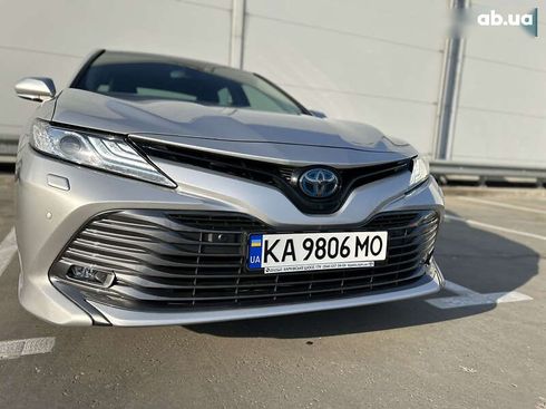 Toyota Camry 2020 - фото 10