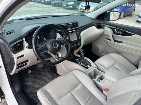 Nissan Rogue 2017 белый - фото 23