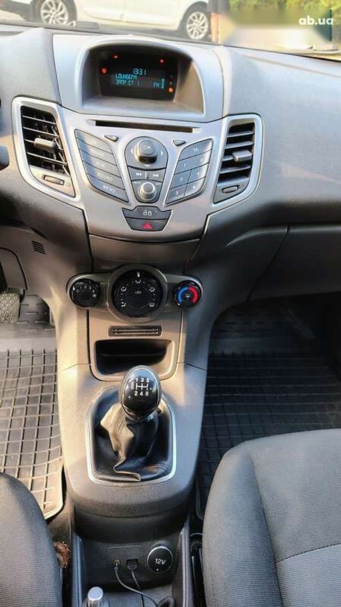 Ford Fiesta 2013 - фото 14