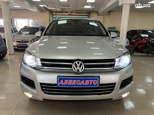 Volkswagen Touareg 2011 серебристый - фото 20