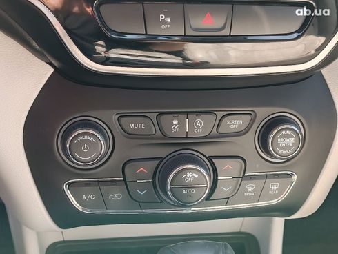 Jeep Cherokee 2019 красный - фото 34