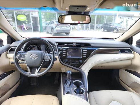 Toyota Camry 2018 - фото 17