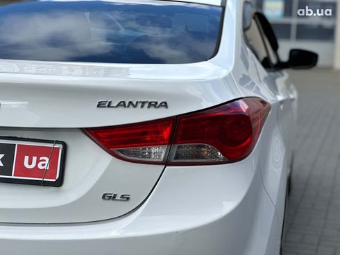 Hyundai Elantra 2013 белый - фото 9
