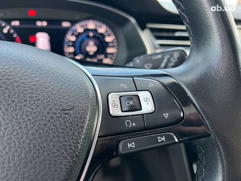 Volkswagen Passat 2016 белый - фото 23
