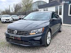 Продаж вживаних Volkswagen Passat 2016 року - купити на Автобазарі