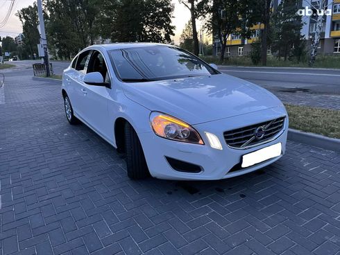 Volvo S60 2013 белый - фото 5