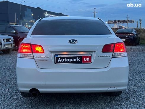 Subaru Legacy 2010 белый - фото 5