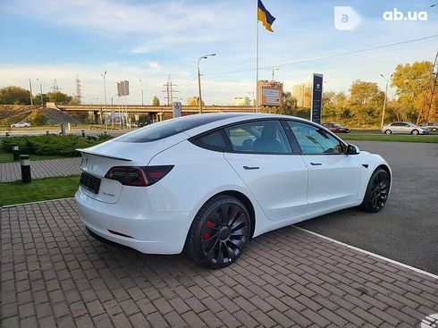 Tesla Model 3 2022 - фото 8