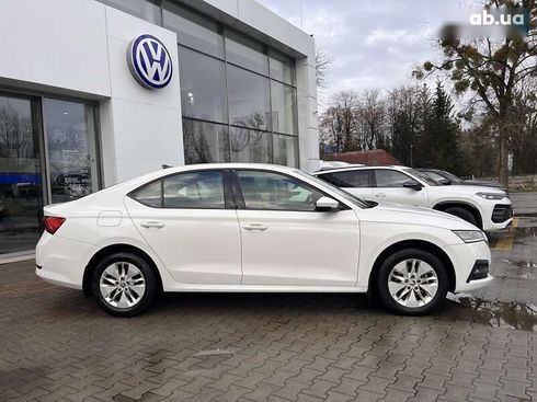 Skoda Octavia 2021 - фото 10