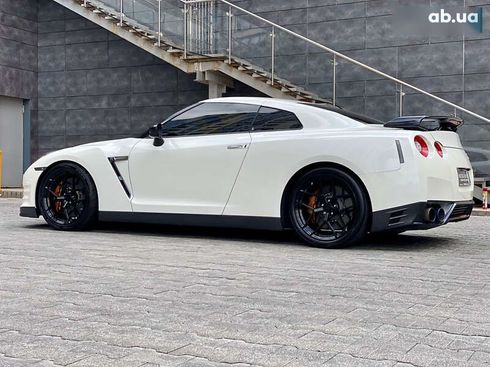 Nissan GT-R 2013 - фото 14