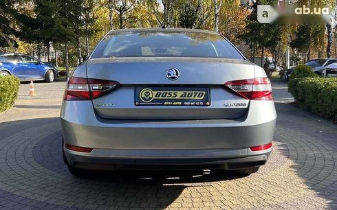 Skoda Superb 2017 - фото 6