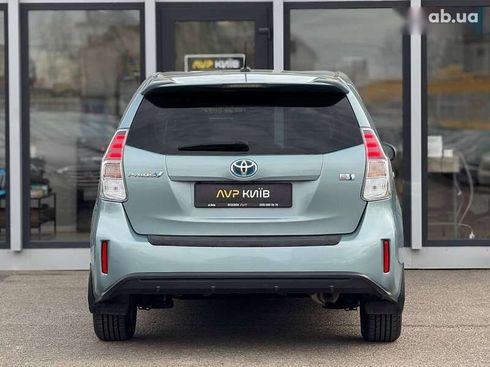 Toyota Prius V 2016 - фото 17