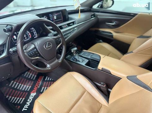 Lexus ES 2018 - фото 26