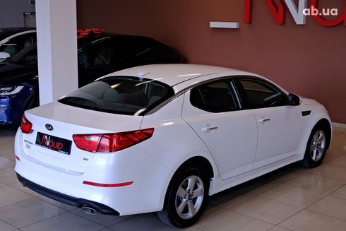 Kia Optima 2015 белый - фото 5