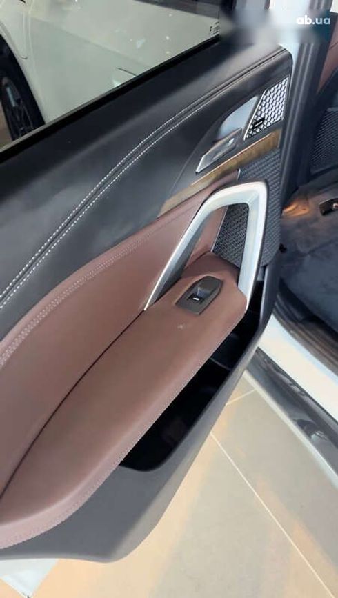 BMW iX1 2023 - фото 8