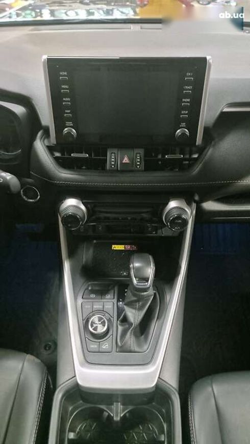 Toyota RAV4 2022 - фото 8