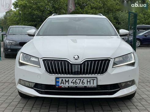 Skoda Superb 2017 - фото 5