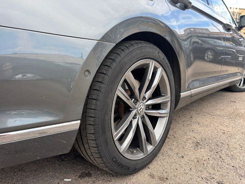 Volkswagen Passat 2017 серый - фото 12