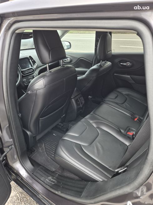 Jeep Cherokee 2018 серый - фото 9