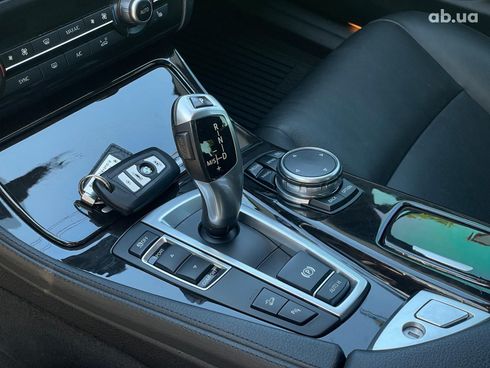 BMW 5 серия 2015 белый - фото 17