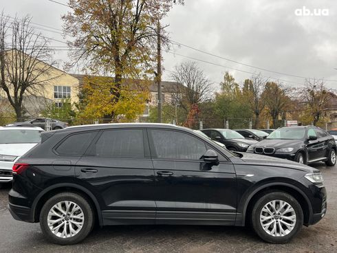 Volkswagen Touareg 2021 черный - фото 11