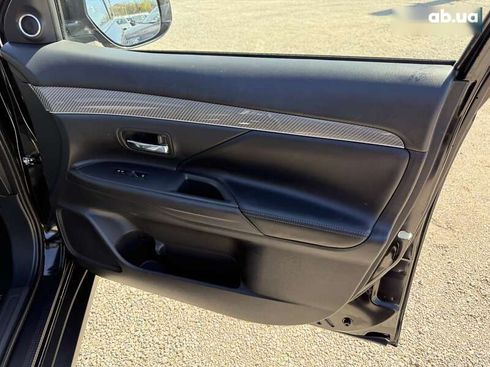 Mitsubishi Outlander 2018 - фото 22