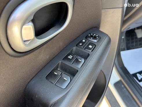 Kia Soul 2015 белый - фото 18