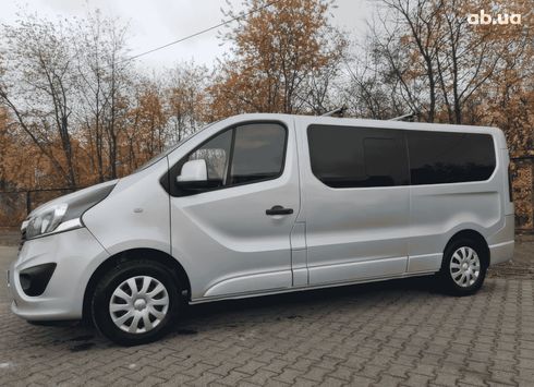 Opel Vivaro 2019 серебристый - фото 3