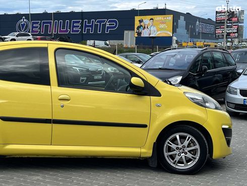 Peugeot 107 2012 желтый - фото 5