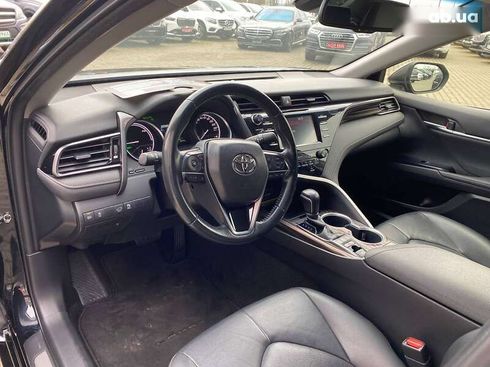Toyota Camry 2020 - фото 11
